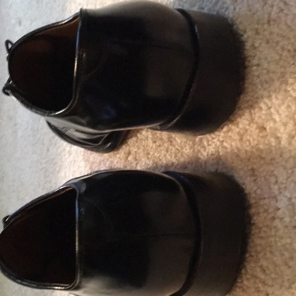 Shoes - Picture 4 of 5